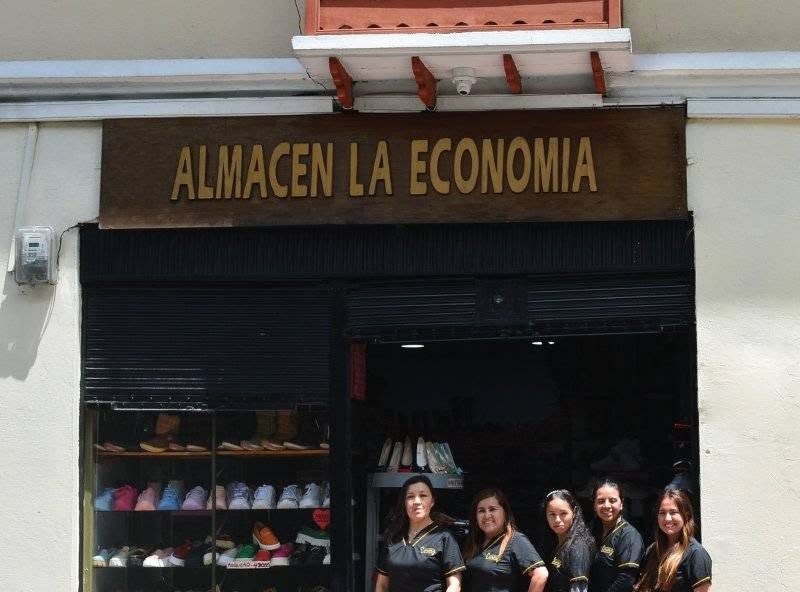 Almacén Economía Molina y su equipo en Pasto